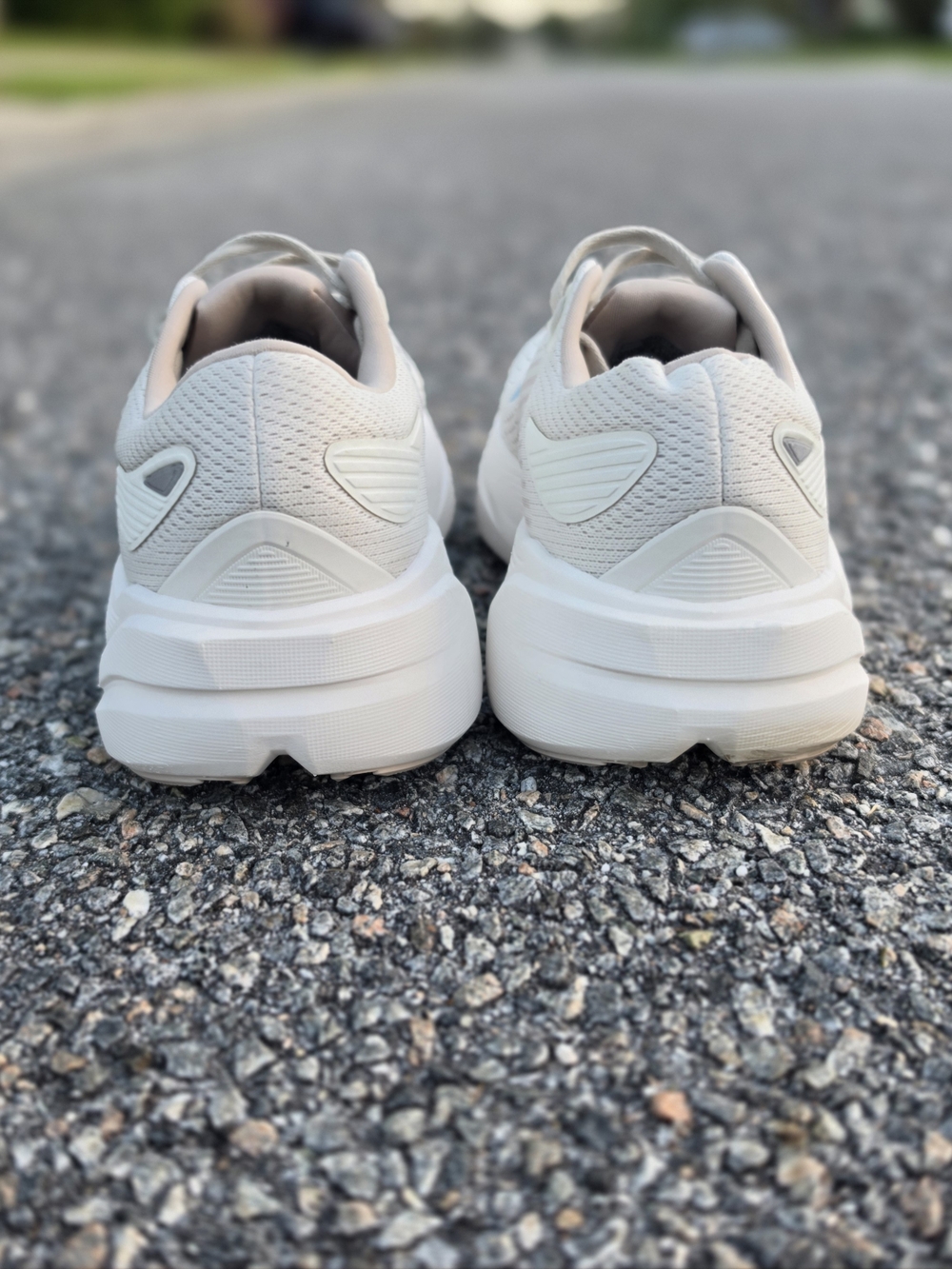 Brooks Ghost Max Women's Running Shoes - Light Gray/White 2pair Avail 8.5 And 9 - Picture 3 of 5